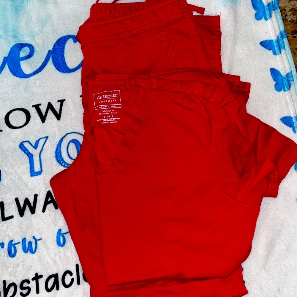Small scrubs set